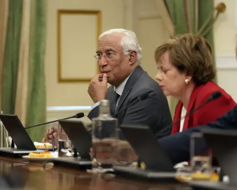 La Post Portugal S President Dissolves Parliament And Calls An Early