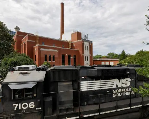 La Post Norfolk Southern Train Derails In Pennsylvania The Los