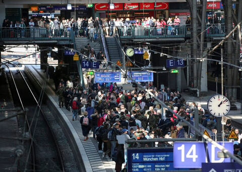 German rail union threatens open-ended strikes over pay dispute