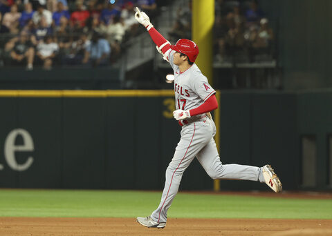 Ohtani gets the win, ties for the MLB HR lead as the Angels beat the Rangers 5-3