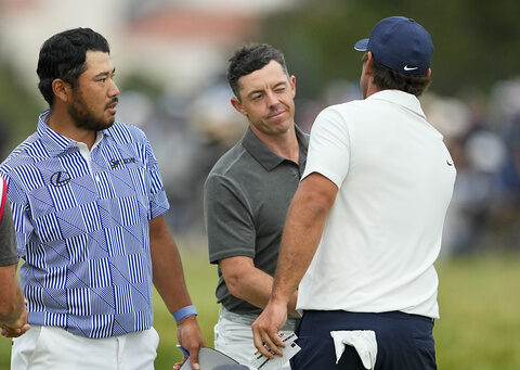 McIlroy, Koepka shake hands and smile, then turn to chasing down leaders at US Open