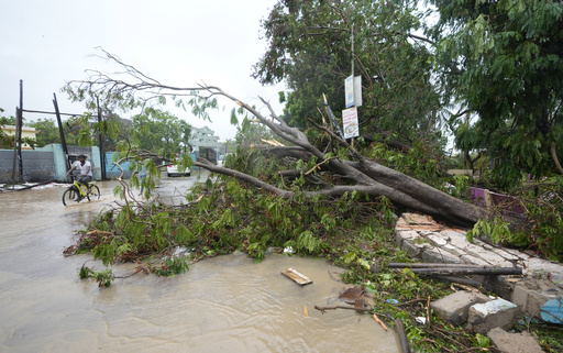 Thousands in western India relief camps begin returning home as Cyclone Biparjoy recedes