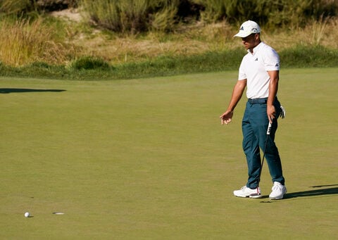 Xander Schauffele slips back with 73 on a difficult day at US Open