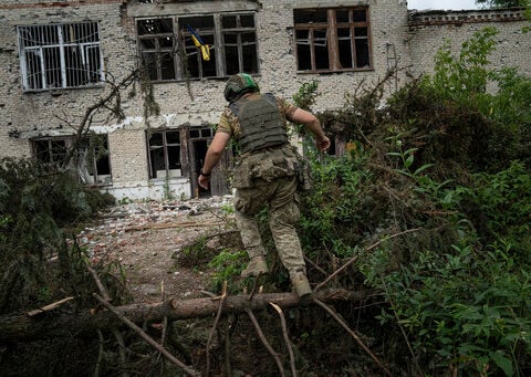 Both sides suffer heavy casualties as Ukraine strikes back against Russia, UK assessment says