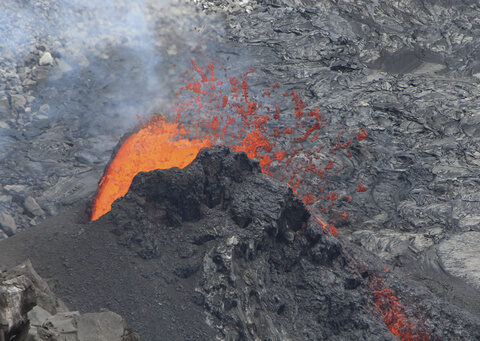 Hawaii volcano stops erupting, putting an end to stunning lava show