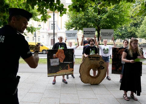 Greenpeace protests mass logging of old-growth forests in Carpathian Mountains