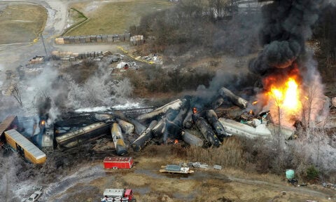 All railroads must alert first responders within 10 miles of derailed train cargo under new rule