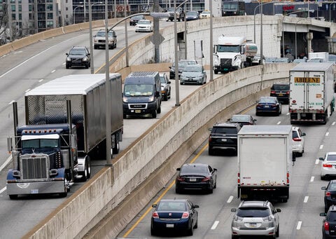 US safety agency to require automatic emergency braking on heavy trucks and buses