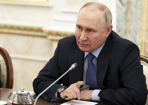 Putin mixes threats of new offensive in Ukraine with offers of peace talks