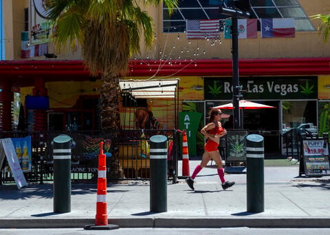 Heat wave could break Vegas record as visitors stay inside chilled casinos and ER doctors are busy