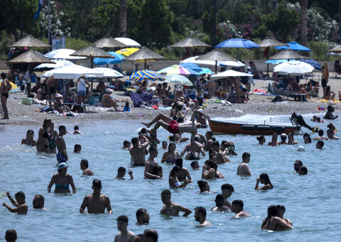 People and pets seek shade and cool as Europe sizzles under heat wave that's only going to get worse