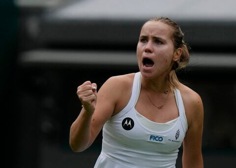 Sofia Kenin surprises Coco Gauff in a highlight-filled, all-US match at Wimbledon