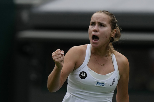 Sofia Kenin surprises Coco Gauff in a highlight-filled, all-US match at Wimbledon