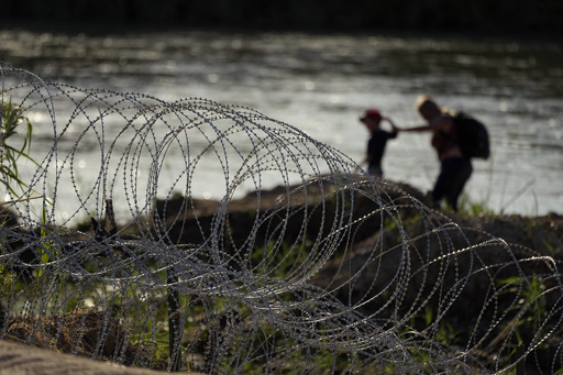 Texas trooper's accounts of bloodied and fainting migrants on US-Mexico border unleashes criticism