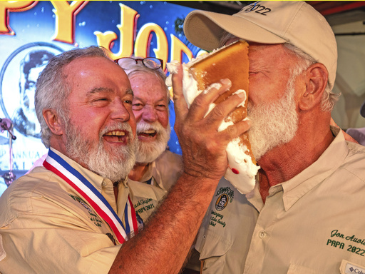 Annual Hemingway Look-Alike Contest begins in Florida Keys