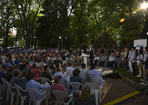 Spain conservatives entrust Feijóo, the boring guy who wins every election by a landslide