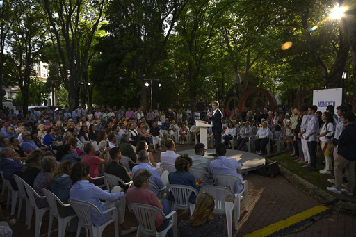 Spain conservatives entrust Feijóo, the boring guy who wins every election by a landslide