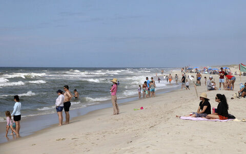 Possible shark attacks prompt heightened patrols at New York's Long Island beaches