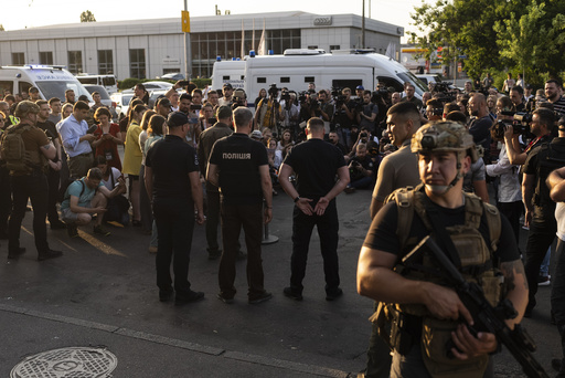 Suspect in Ukraine detonates explosives at a courthouse, killing himself and wounding 2 officers