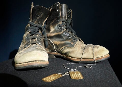 Alan Alda kept his boots and dog tags from 'M*A*S*H' for 40 years. Now he'll offer them at auction