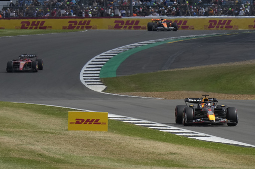 Verstappen takes pole at British GP for 5th straight F1 race as teammate Pérez struggles again