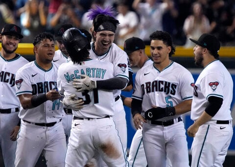 Carroll drives in winning run in the 10th in the Diamondbacks' 3-2 victory over the Pirates