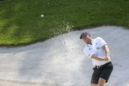 Gooch birdies final hole to beat DeChambeau and win his 3rd LIV Golf title