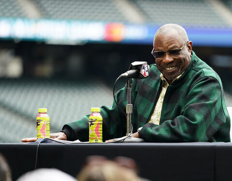 Dusty Baker buys his All-Star coaches blazers after getting them suits last year