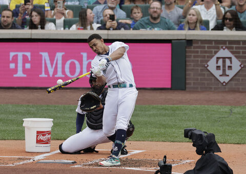 Julio Rodríguez hit a record 41 homers in the Home Run Derby's first round to beat Pete Alonso