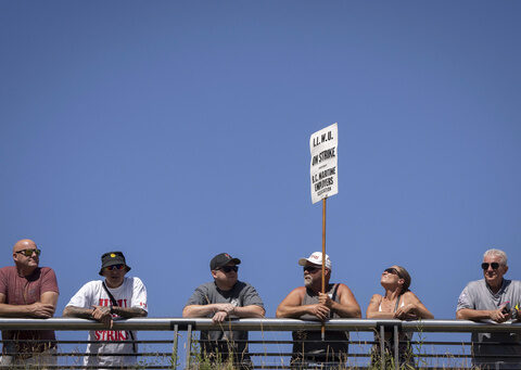 Tentative deal reached in nearly 2-week port strike on Canada's west coast