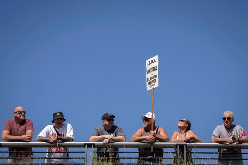 Tentative deal reached in nearly 2-week port strike on Canada's west coast