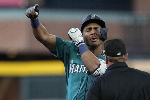 Rodriguez's 17-hit deluge helps put the plucky Mariners back in the AL playoff race