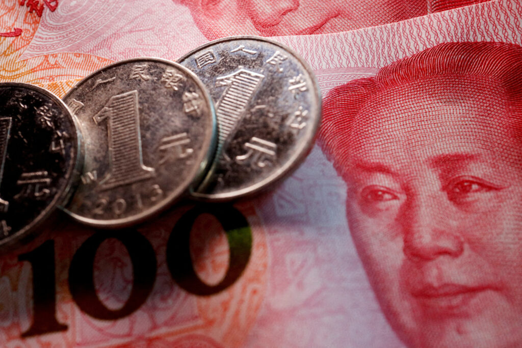 China July new bank loans tumble, credit growth weakens further