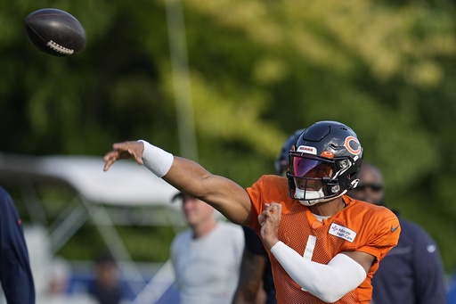 Richardson, Fields garner the spotlight as Bears and Colts practice together before preseason game