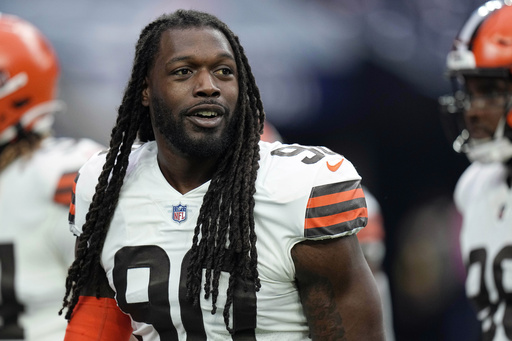 Jadeveon Clowney agrees to join Ravens to help Baltimore's pass rush