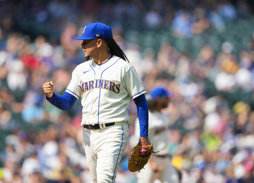 Luis Castillo stars as Mariners beat Royals 3-2 to grab sole possession of AL West lead