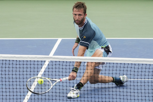 In its initial use, new US Open video review system fails when chair umpire's tablet malfunctions