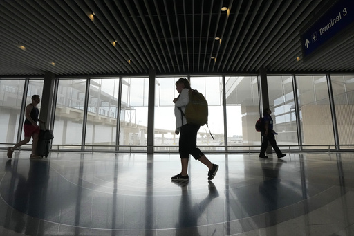 Some US airports strive to make flying more inclusive for those with dementia