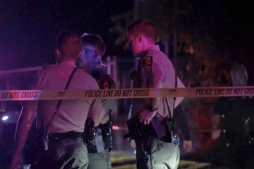 5 people shot in Illinois neighborhood and 2 are in critical condition