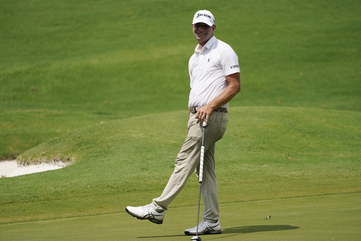 Lucas Glover with a 64 leads Jordan Spieth by one shot in the PGA Tour playoff opener