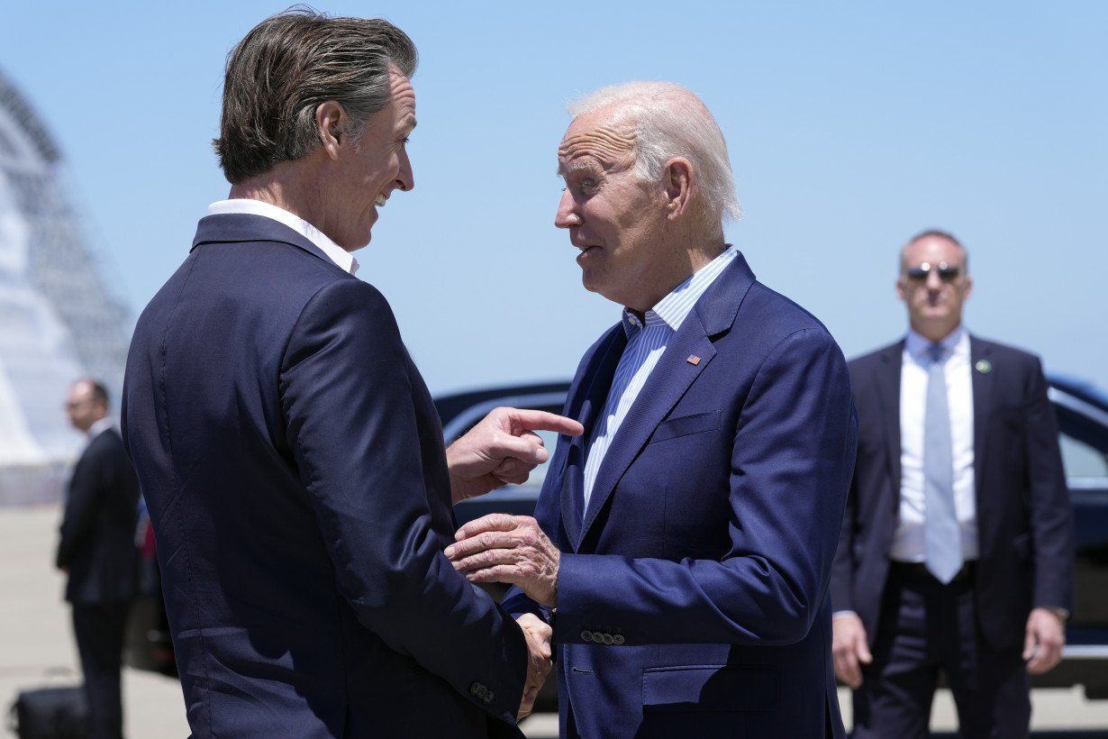 Democratic rising stars rally around Biden's reelection. They're also eyeing 2028 bids of their own