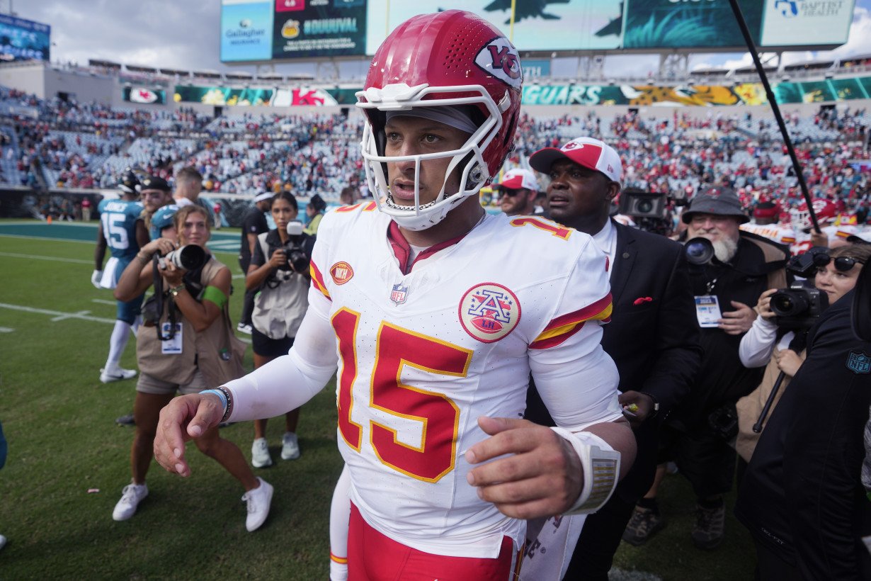 Chiefs' Patrick Mahomes happy for reworked deal, chance to keep winning Super Bowls in KC