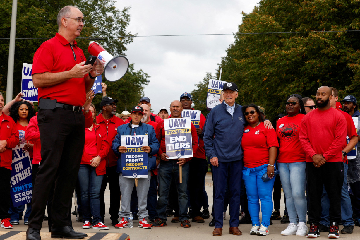 UAW makes new counter proposal to Chrysler parent Stellantis -union