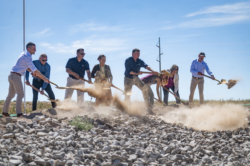 Powered by wind, this $10B transmission line will carry more energy than the Hoover Dam