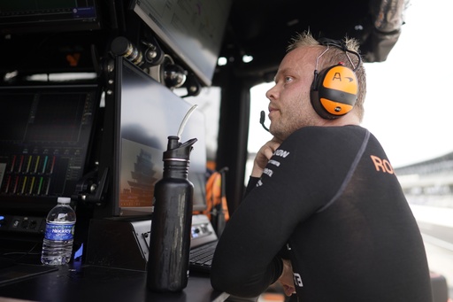 Felix Rosenqvist wins pole in final race with McLaren. Swede will now try to win IndyCar finale