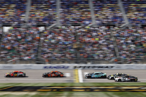 Reddick takes advantage of late caution, holes of car owner Hamlin to win at Kansas