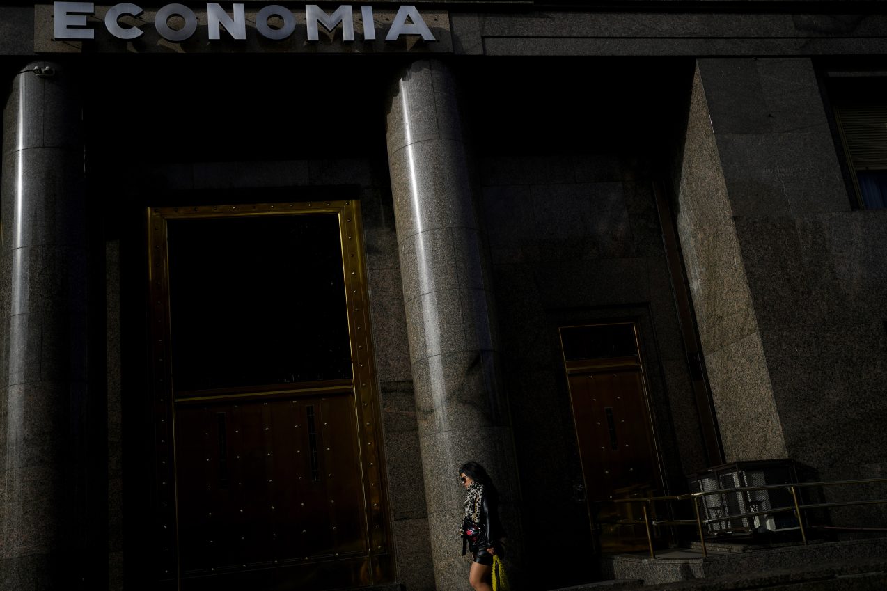 Argentine inflation keeps soaring, putting the government on the defensive as elections near