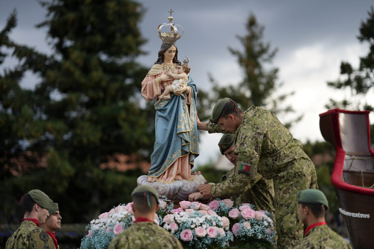 Ox-pulled floats with sacred images of Mary draw thousands to Portugal’s wine-country procession