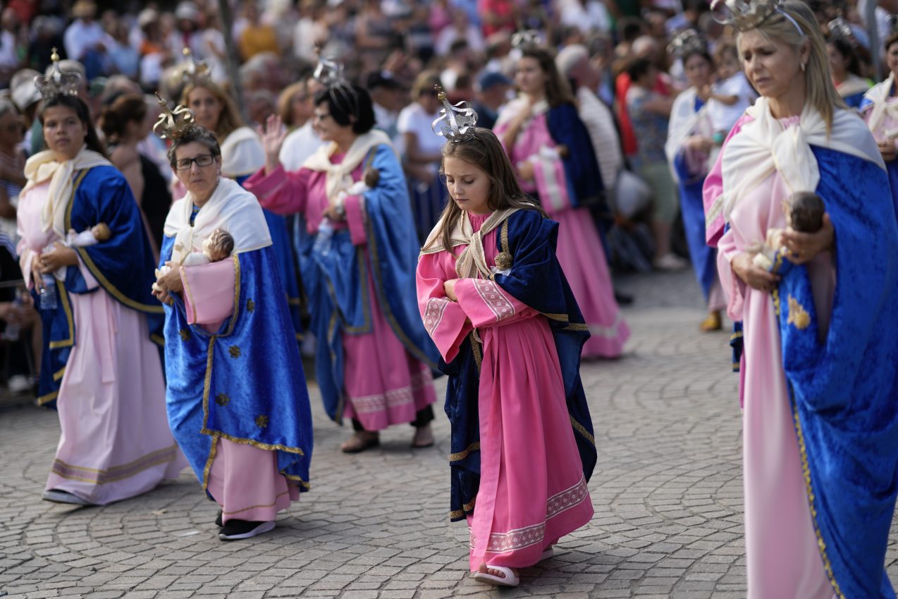 Ox-pulled floats with sacred images of Mary draw thousands to Portugal’s wine-country procession