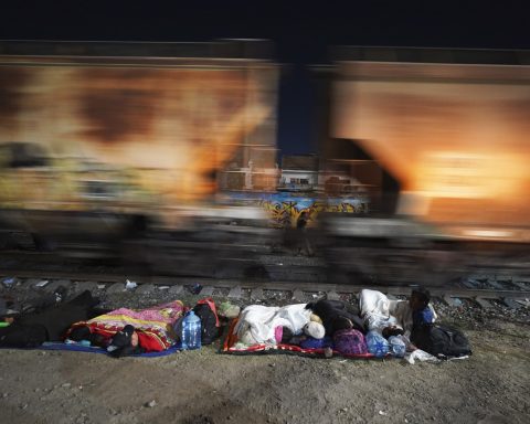 Migrants hoping to reach US continue north through Mexico by train amid historic migration levels